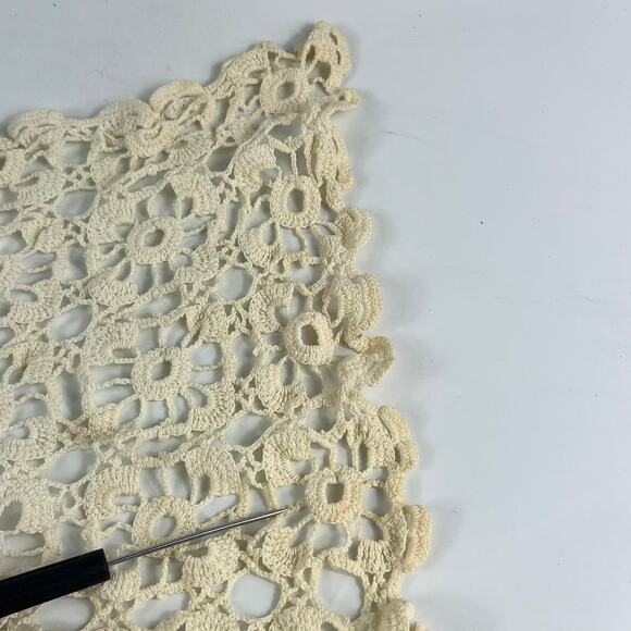 Vintage Crochet Large Doily Floral Lace Handmade Cotton Ecru 12.5x25.5" Oval - Picture 5 of 7
